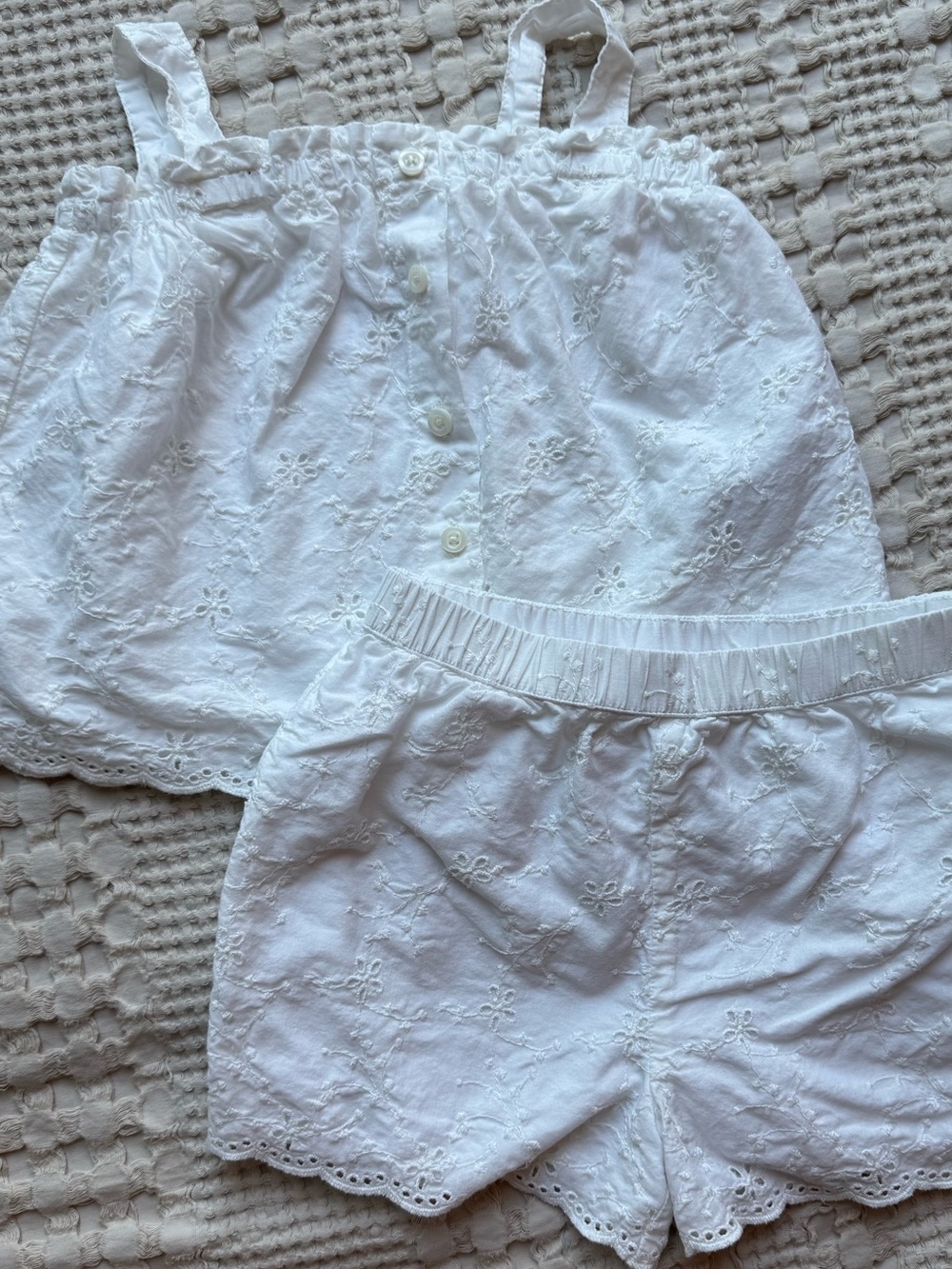 GAP White Eyelet Button-Front Tank & Scalloped Shorts Set